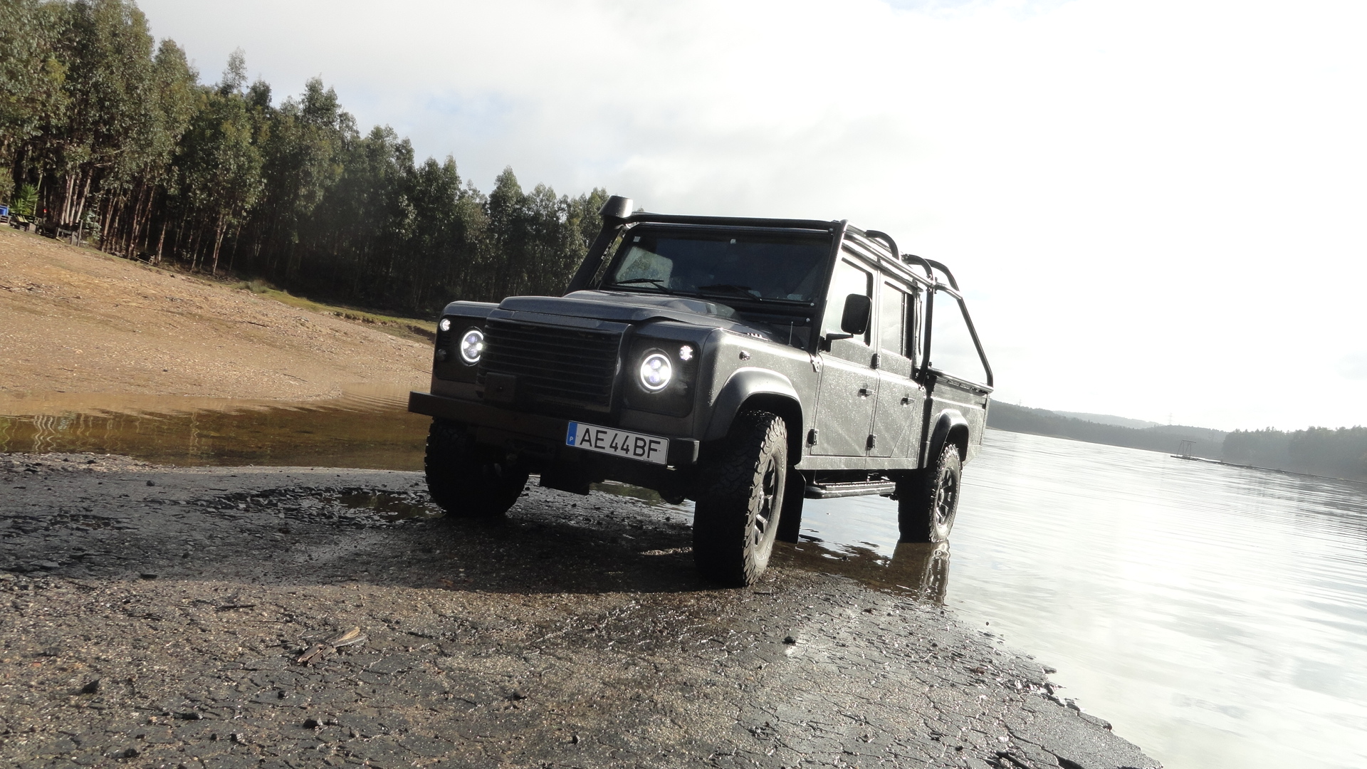 LAND ROVER DEFENDER 130