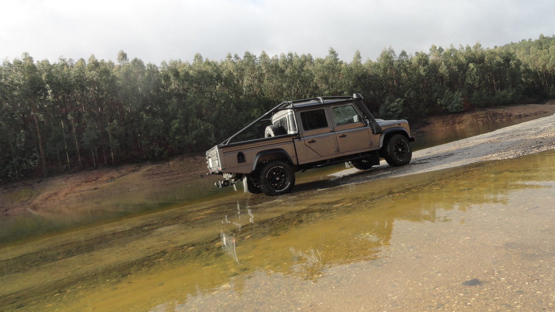 LAND ROVER DEFENDER 130