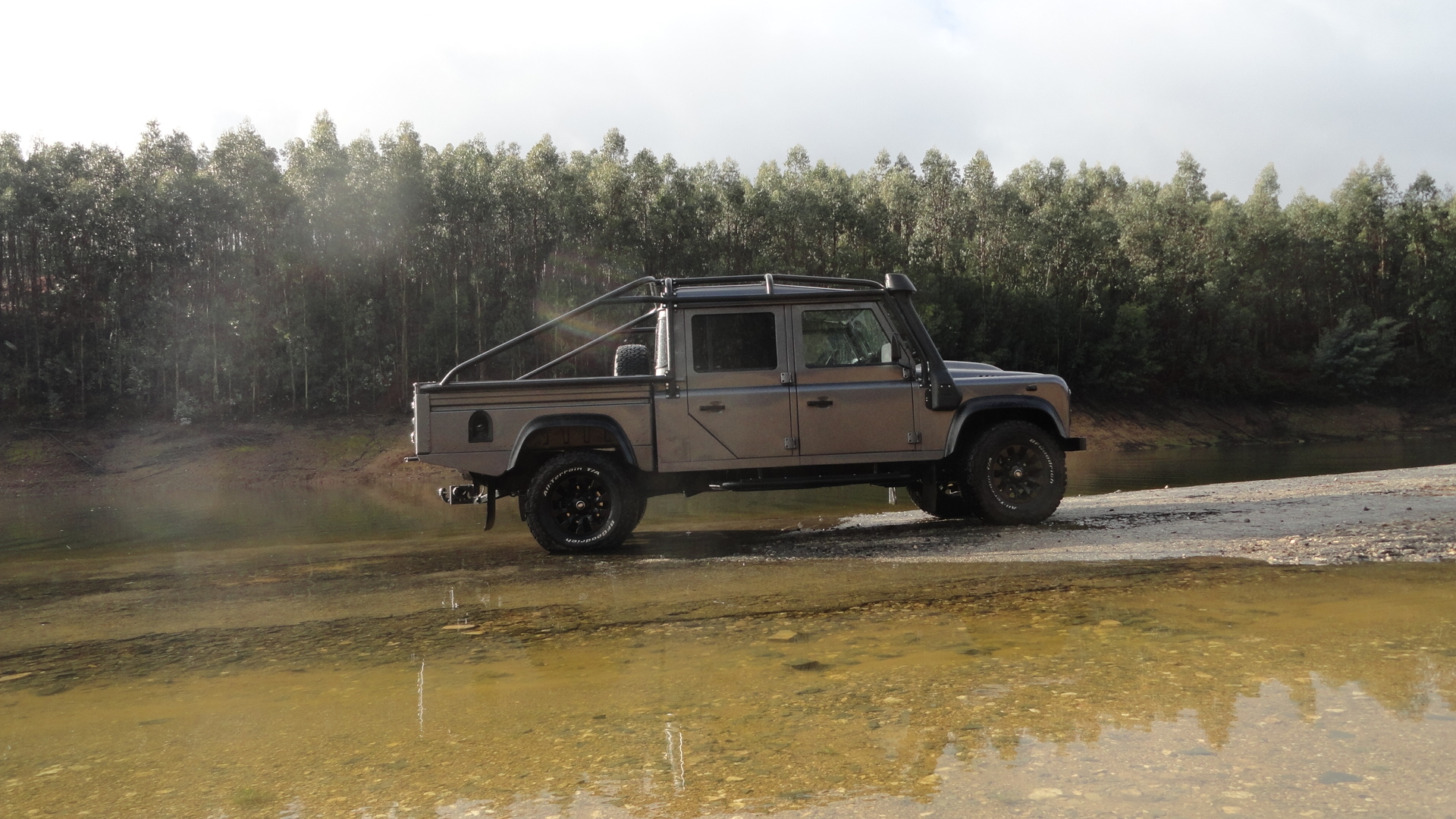 LAND ROVER DEFENDER 130