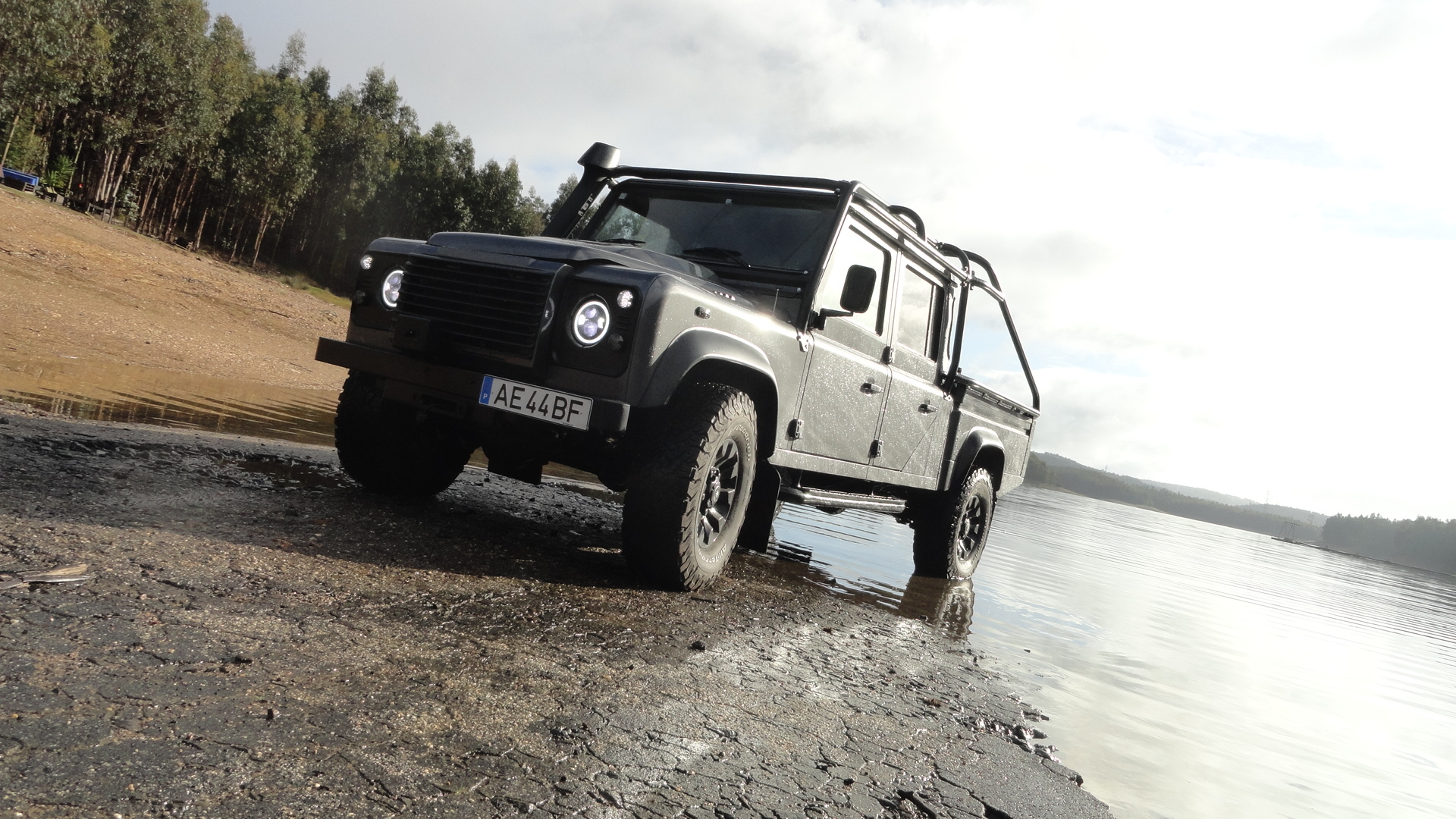 LAND ROVER DEFENDER 130