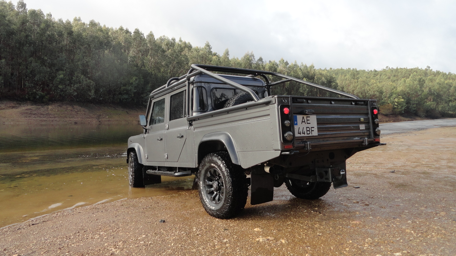 LAND ROVER DEFENDER 130