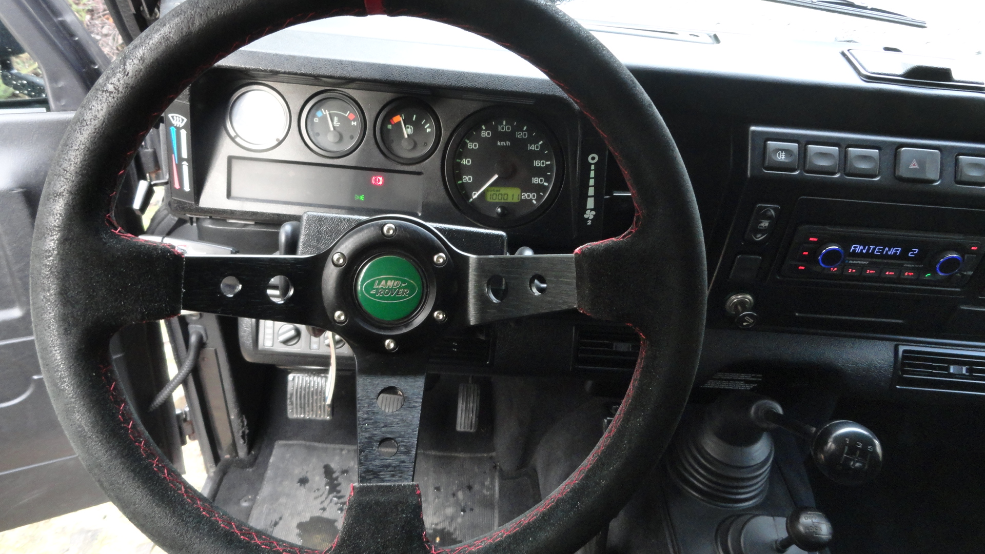 LAND ROVER DEFENDER 130