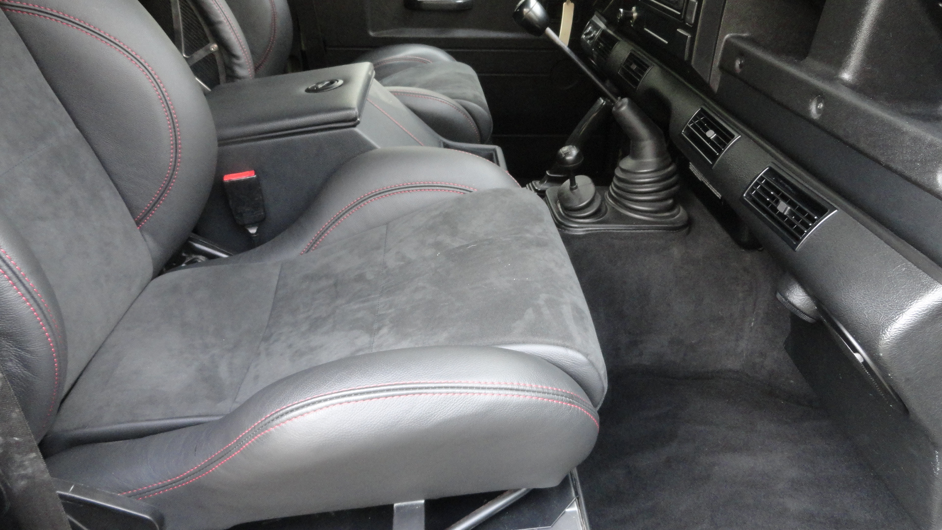 LAND ROVER DEFENDER 130