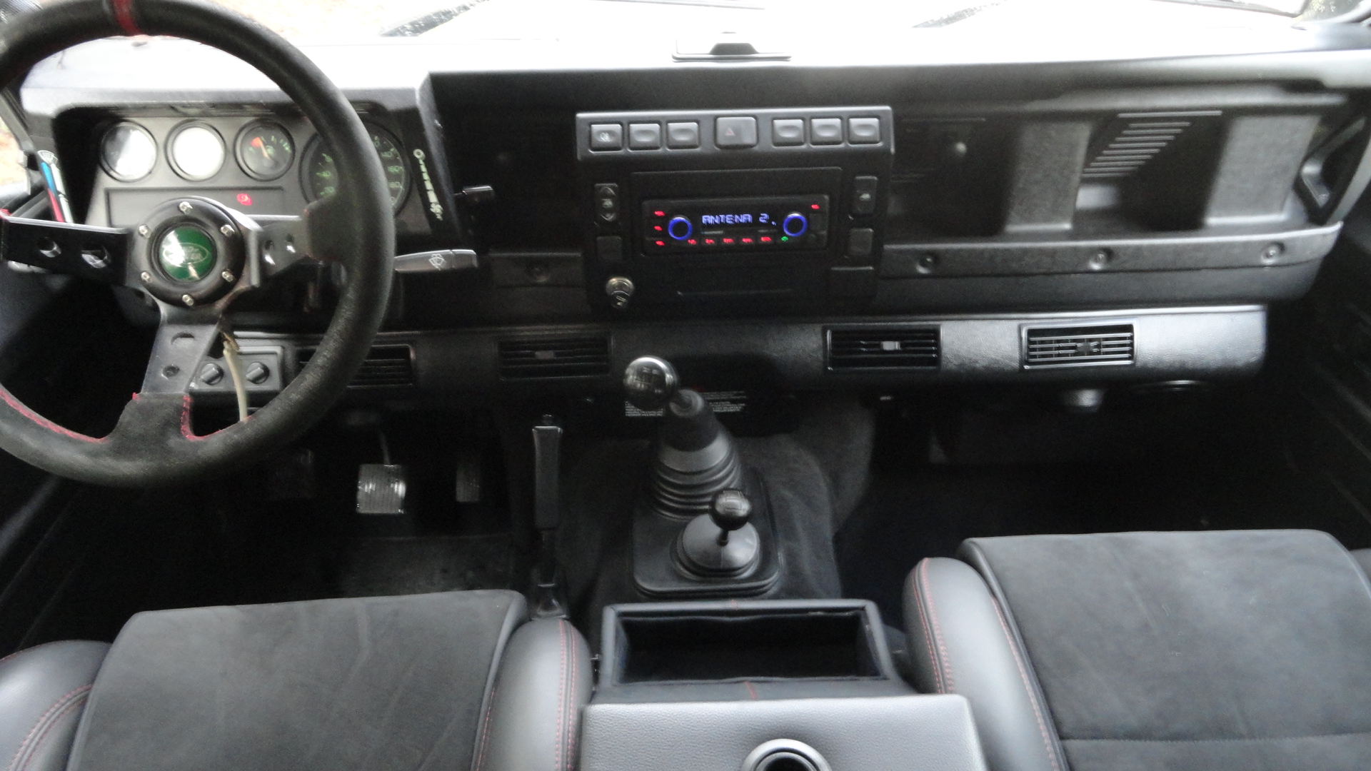 LAND ROVER DEFENDER 130